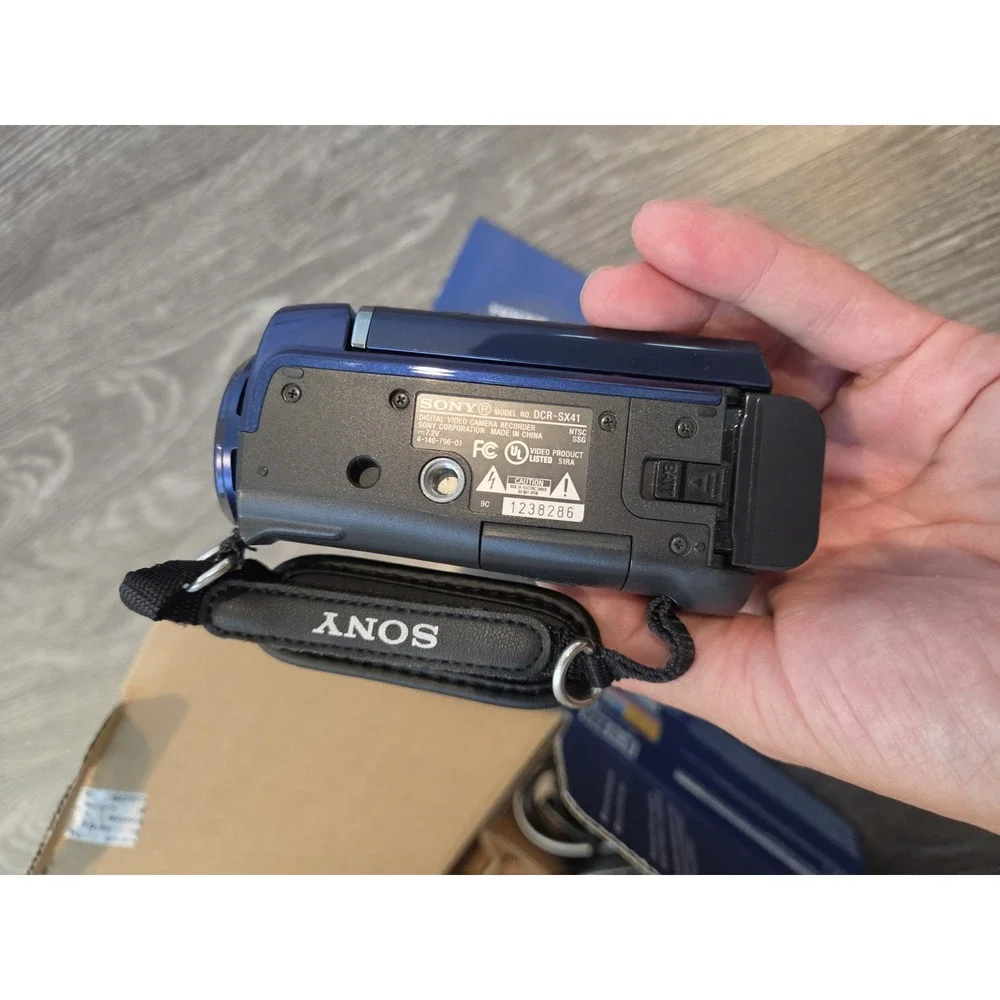 Sony DCR-SX41 Handycam Camcorder 8GB Blue Bundle - Tested Working